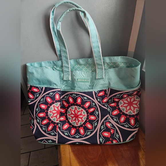 geckobrands 19.5" large beach tote with pockets, has mark on bottom as shown - Picture 2 of 5